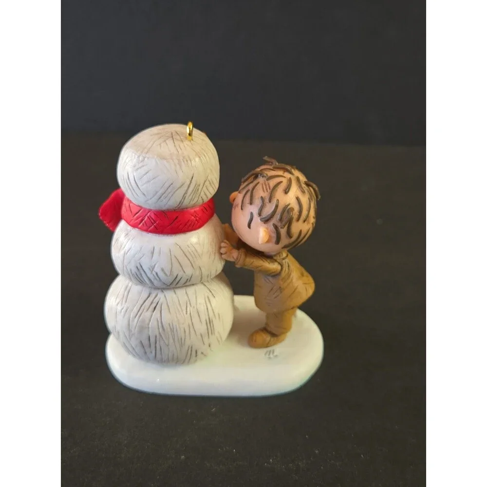 2013 Hallmark “Pigpen Builds A Snowman” The Peanuts Gang Christmas Ornament